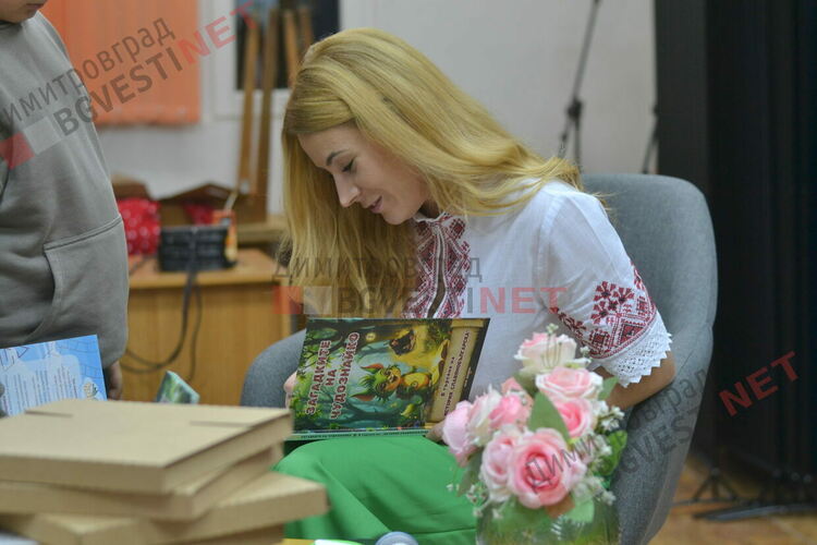 Кети Вълкова представи новата си детска книга „Загадките на ЧудоЗнайко“ в Градската библиотека на Димитровград