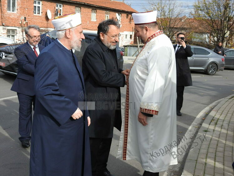 Откриха новата джамия в Кърджали/снимки/