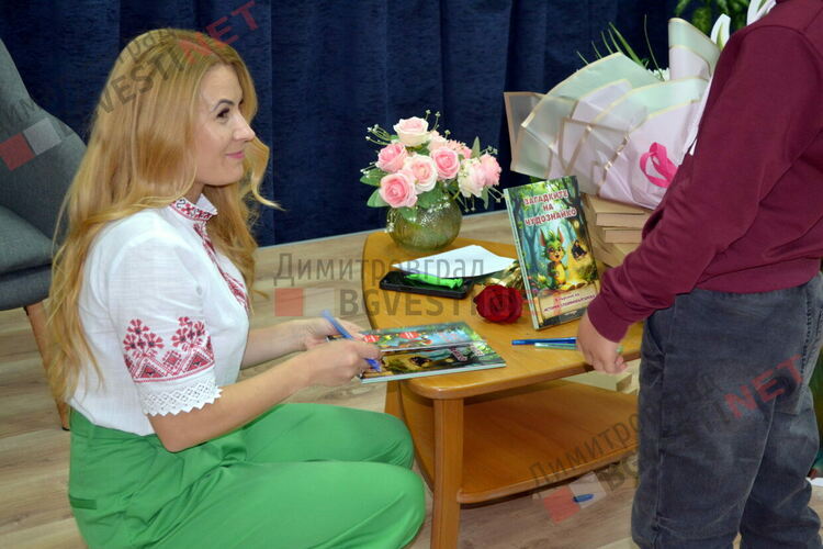 Кети Вълкова представи новата си детска книга „Загадките на ЧудоЗнайко“ в Градската библиотека на Димитровград