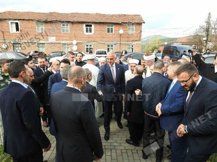 Откриха новата джамия в Кърджали/снимки/