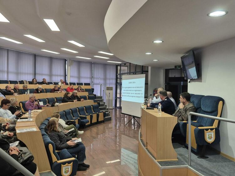 Кметът на община Димитровград проведе работна среща с кметовете на селата по темата за въвеждне на еврото