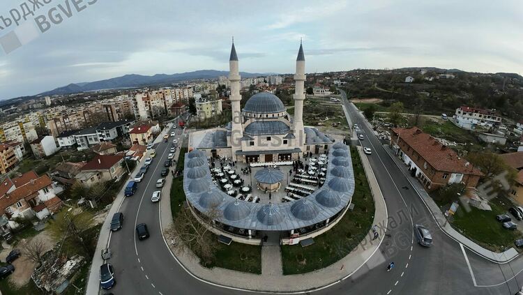 Откриха новата джамия в Кърджали/снимки/