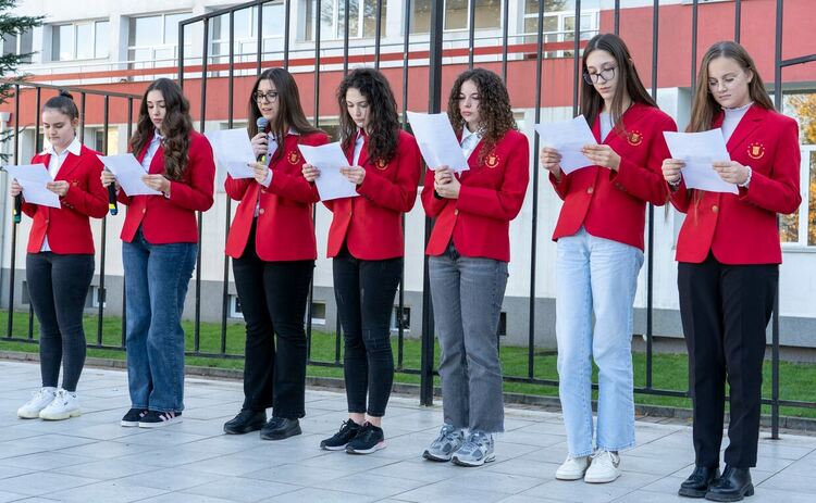 Изложба и концерт в навечерието на патронния празник на „Славейков“