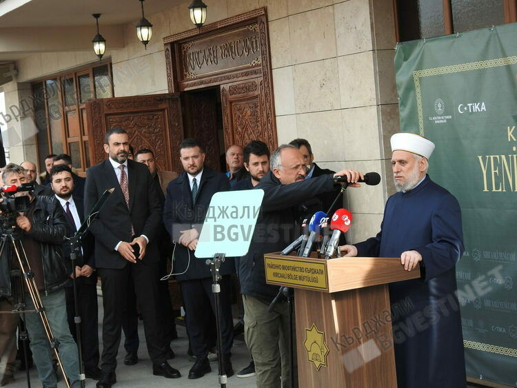 Откриха новата джамия в Кърджали/снимки/