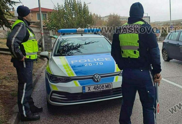 Дрогиран водач с крадена кола е задържан при полицейска гонка