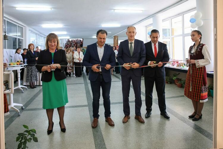 Просветният министър откри нови STEM центрове в Златоград и Неделино