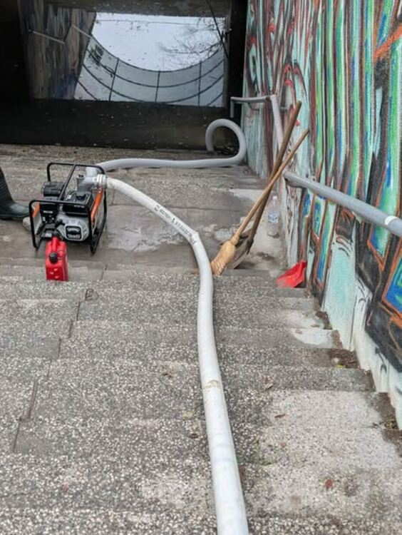 Аварийно-спасителният отряд на Община Перник отстрани локални проблеми