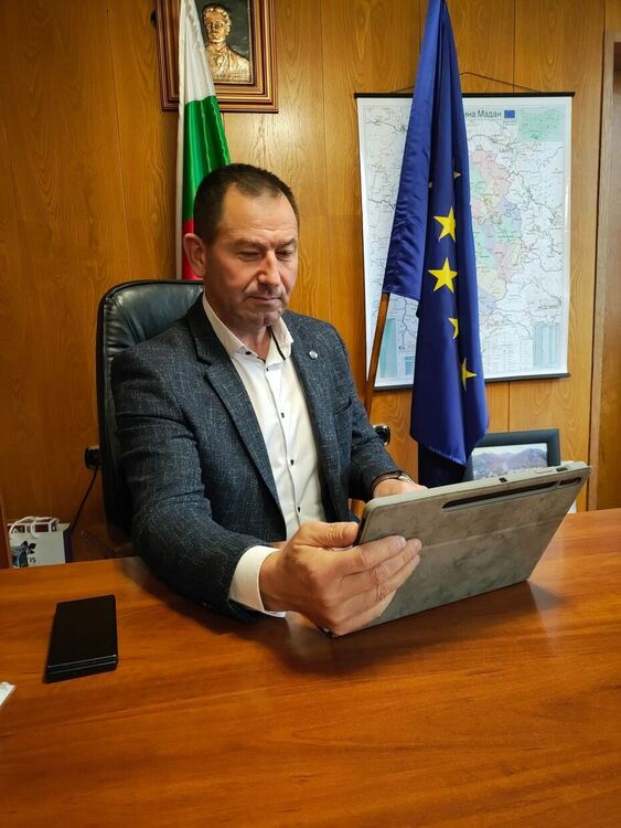 Община Мадан инвестира в електрически автомобил за социални услуги