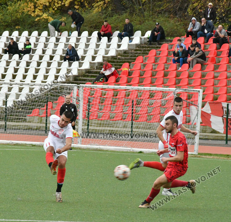 ОФК „Хасково“ изхвърли ФК „Хасково“ от турнира за аматьорската купа след 0:4 на „Младост“