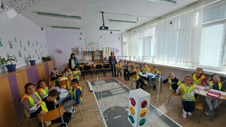 Открит урок „Всички спазват правилата“ в СУ“Владимир Димитров-Майстора“