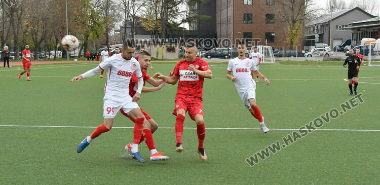 ОФК „Хасково“ изхвърли ФК „Хасково“ от турнира за аматьорската купа след 0:4 на „Младост“