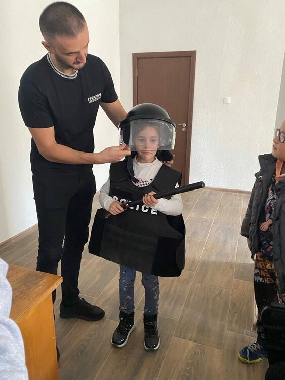 Ученици от ОУ „Никола Йонков Вапцаров“ – Мадан се запознаха отблизо с работата на местната полиция