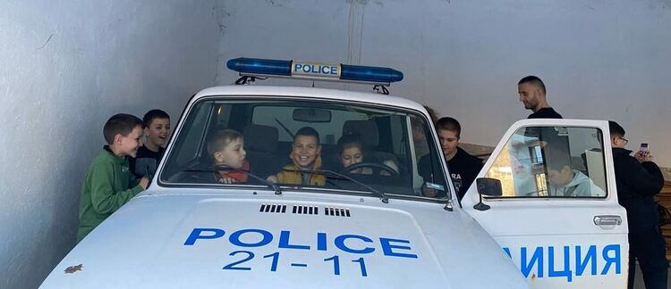 Ученици от ОУ „Никола Йонков Вапцаров“ – Мадан се запознаха отблизо с работата на местната полиция