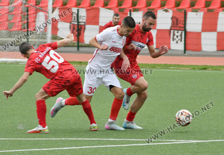 ОФК „Хасково“ изхвърли ФК „Хасково“ от турнира за аматьорската купа след 0:4 на „Младост“