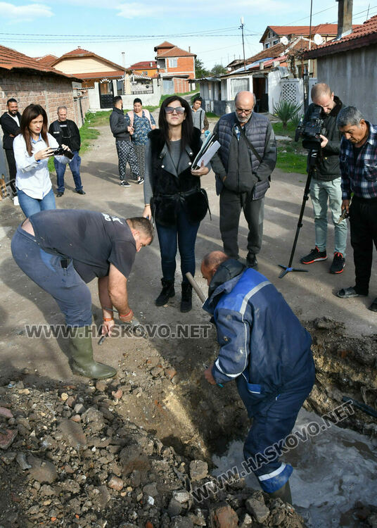 ВиК-Хасково прекъсва водата на длъжници в „Република“, „бедните“ искат помощ от държавата