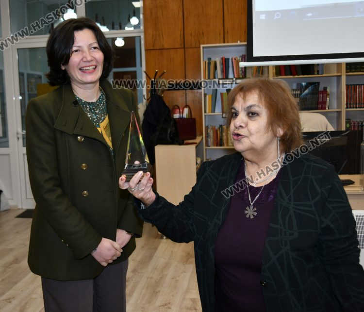 Поетесата Ели Видева празнува своя 70-ти рожден ден с премиера на новата си книга