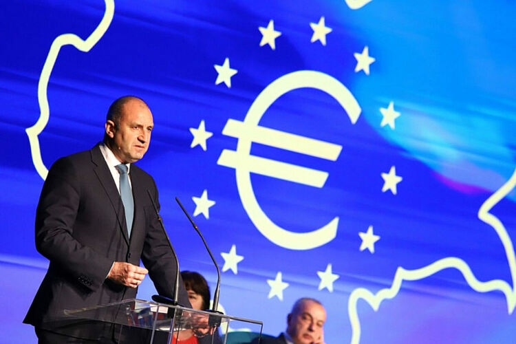 Радев на син еврофон...