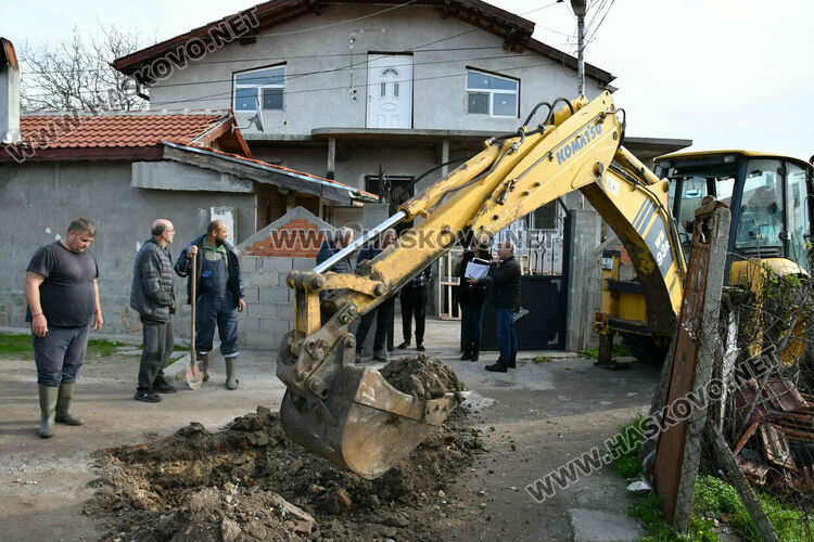 ВиК-Хасково прекъсва водата на длъжници в „Република“, „бедните“ искат помощ от държавата