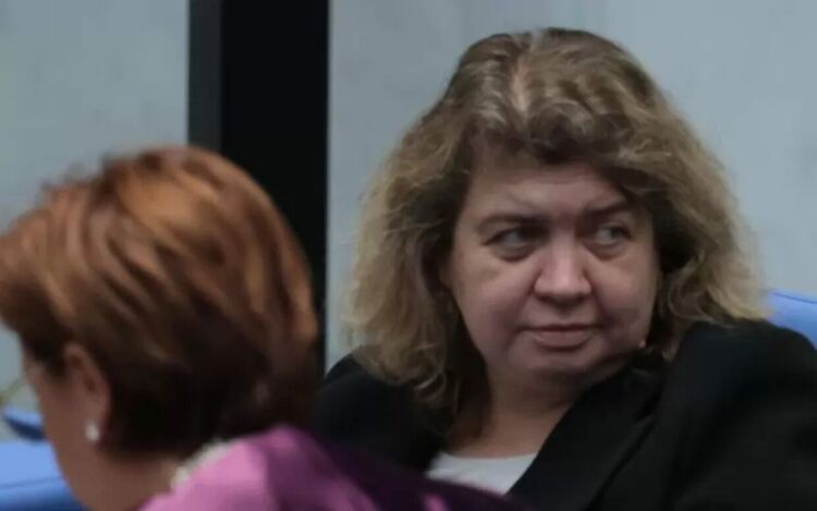 Наталия Киселова, отскоро редови депутат, все още няма публична позиция по решението на КС.