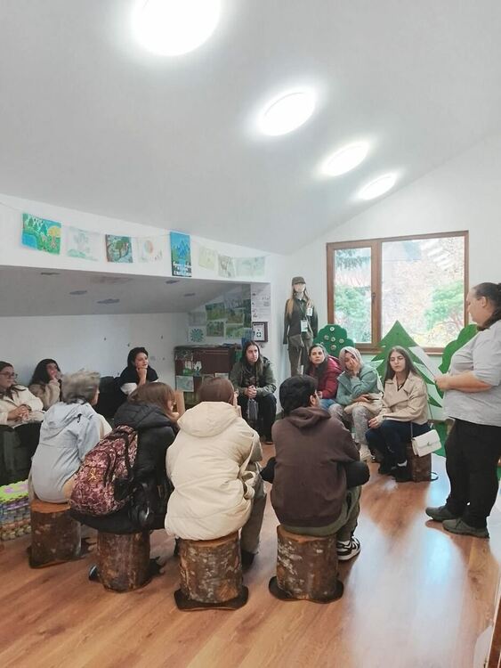 Младежи от четири държави посетиха новооткритата Горска класна стая в ДГС–Смилян