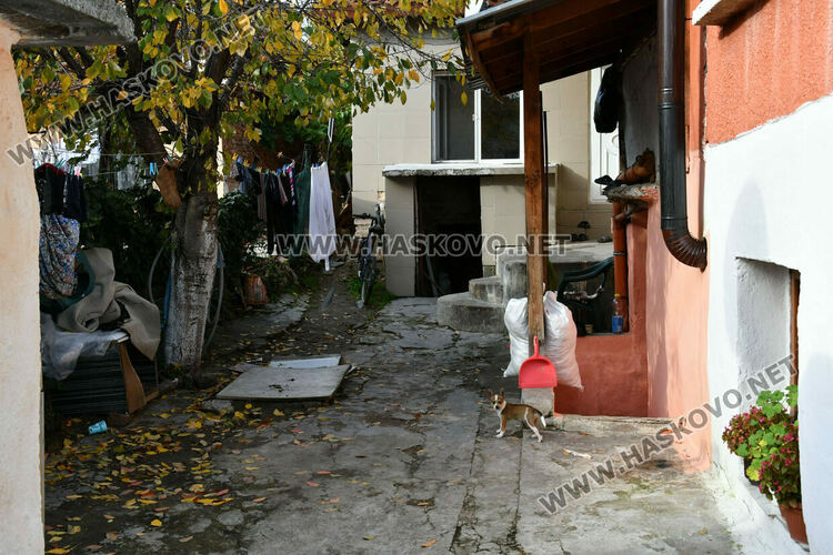 ВиК-Хасково прекъсва водата на длъжници в „Република“, „бедните“ искат помощ от държавата