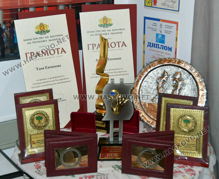 Театър „Дани и Деси“ празнува 30 години на сцена 