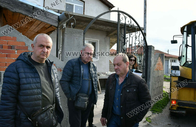 ВиК-Хасково прекъсва водата на длъжници в „Република“, „бедните“ искат помощ от държавата