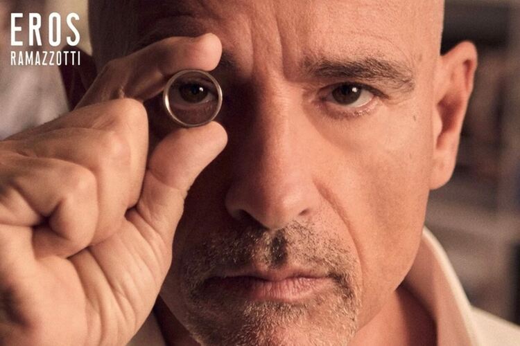 Ерос Рамацоти разказва „една важна история“ в нов двуезичен албум 