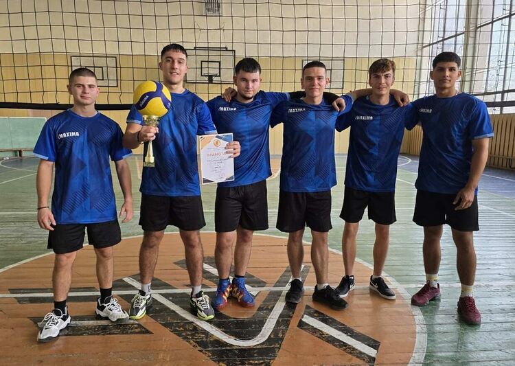 Волейболистките на Езиковата гимназия триумфираха на ученическите игри