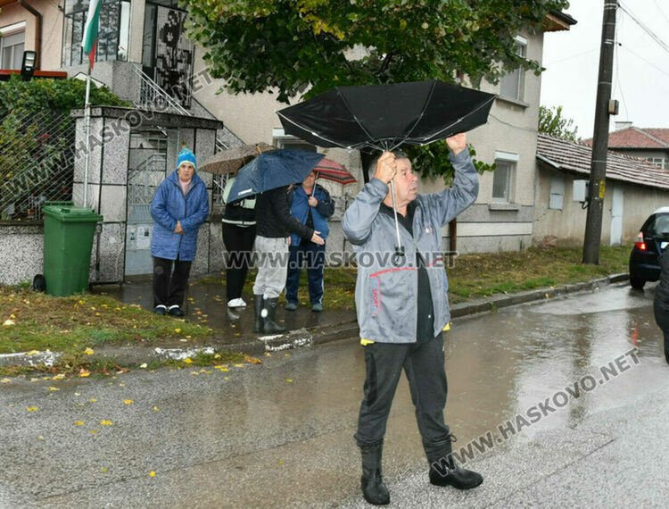 Облачно и ветровито над целия регион
