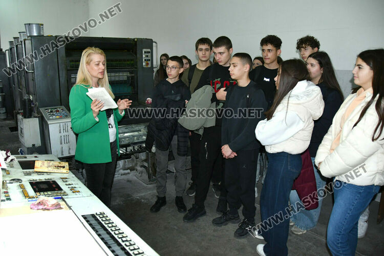 Ученици от Езиковата гимназия посетиха печатница в Деня на четенето - България