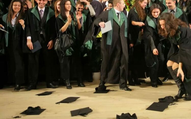 Магистърската степен води до по-добри шансове за успешна реализация на пазара на труда.