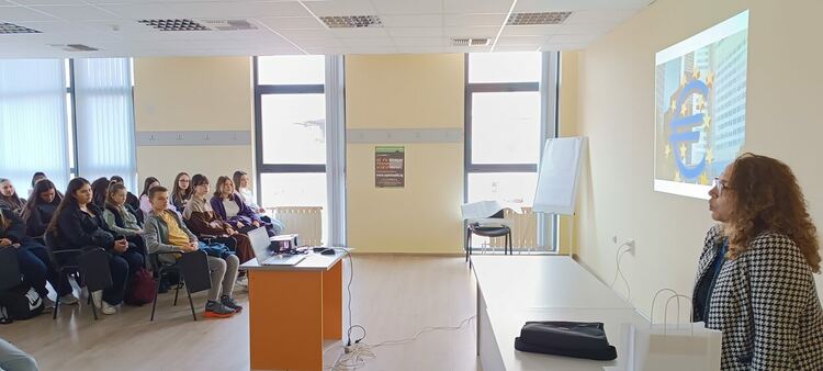 Бъдещи предприемачи се запознаха с работата на НАП в Кърджали