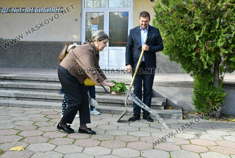 Със символична първа копка започна обновяването на ДГ 1 „Ян Бибиян“ в Хасково