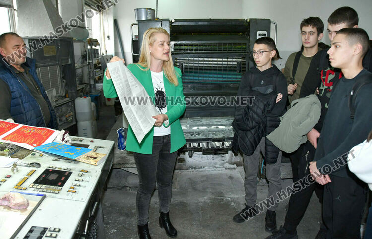 Ученици от Езиковата гимназия посетиха печатница в Деня на четенето - България