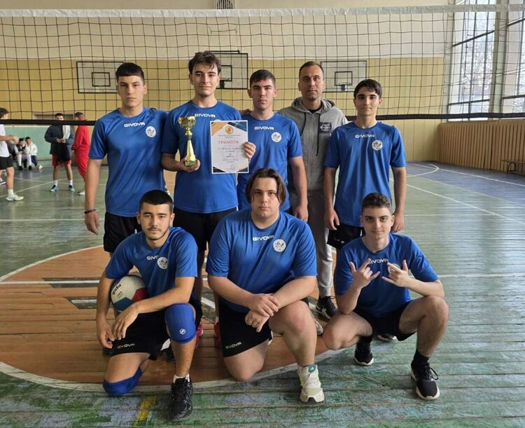 Волейболистките на Езиковата гимназия триумфираха на ученическите игри