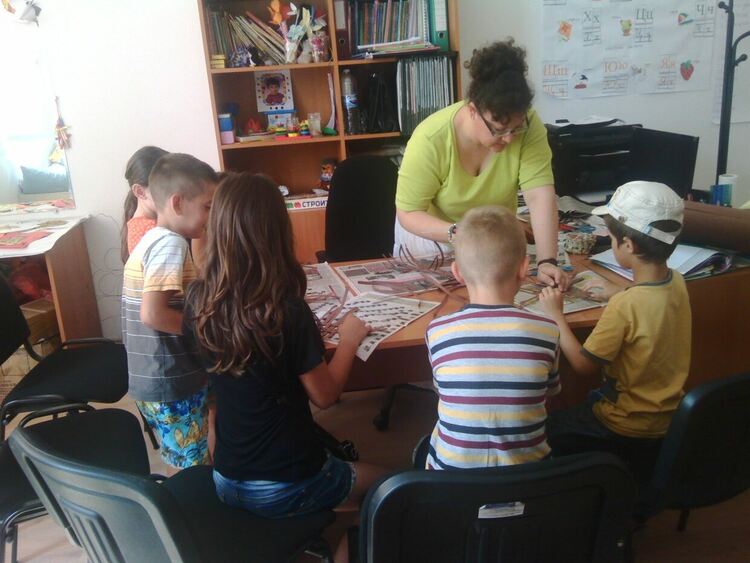 Община Димитровград обявява прием на документи за две социални услуги: търсят се санитар, социални работници и психолози