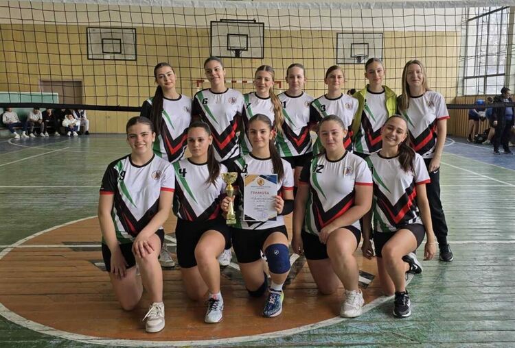 Волейболистките на Езиковата гимназия триумфираха на ученическите игри