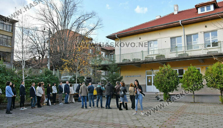 Със символична първа копка започна обновяването на ДГ 1 „Ян Бибиян“ в Хасково
