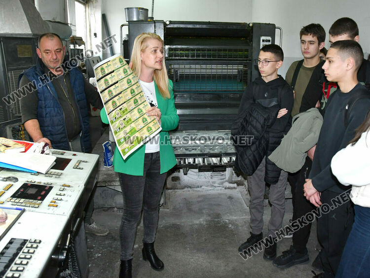 Ученици от Езиковата гимназия посетиха печатница в Деня на четенето - България