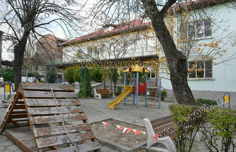 Със символична първа копка започна обновяването на ДГ 1 „Ян Бибиян“ в Хасково