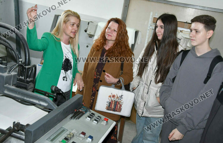 Ученици от Езиковата гимназия посетиха печатница в Деня на четенето - България