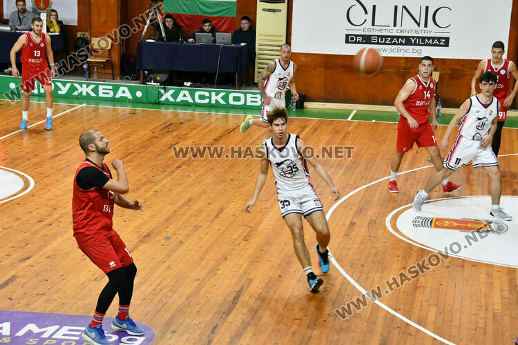 Баскетболният „Хасково Б” разби Делфин Бургас