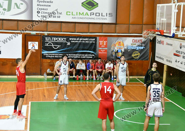 Баскетболният „Хасково Б” разби Делфин Бургас