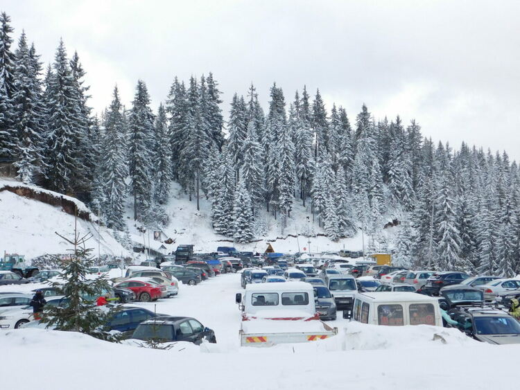 Пампорово отново посреща зимния сезон без достатъчно паркинги