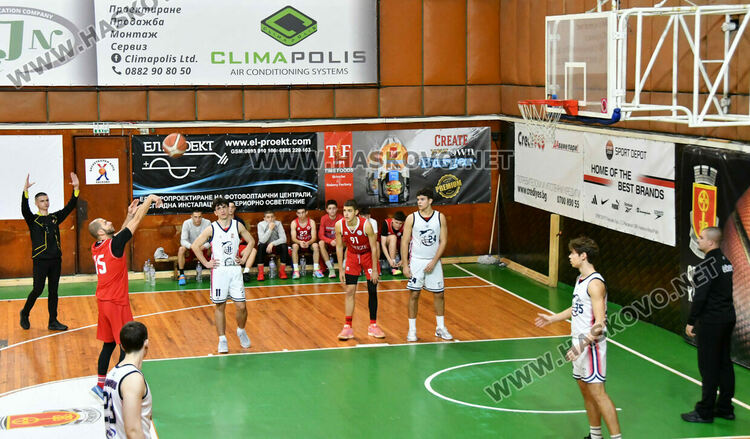 Баскетболният „Хасково Б” разби Делфин Бургас