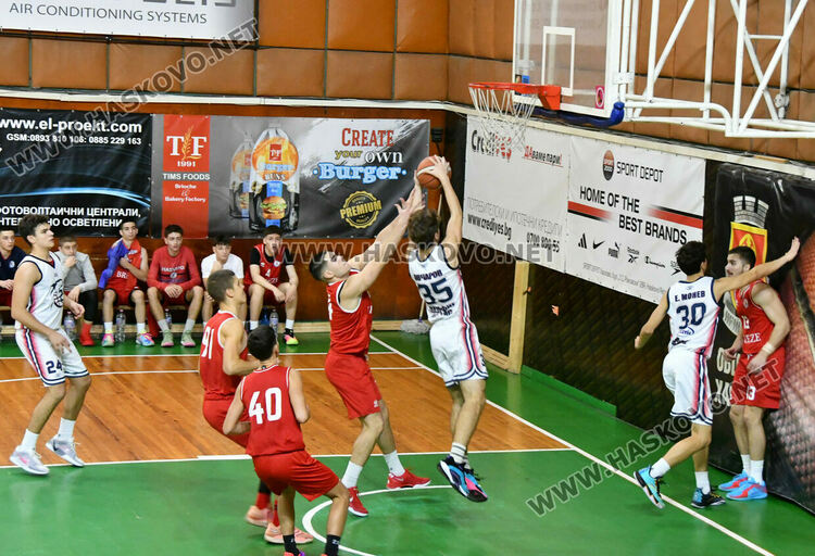 Баскетболният „Хасково Б” разби Делфин Бургас