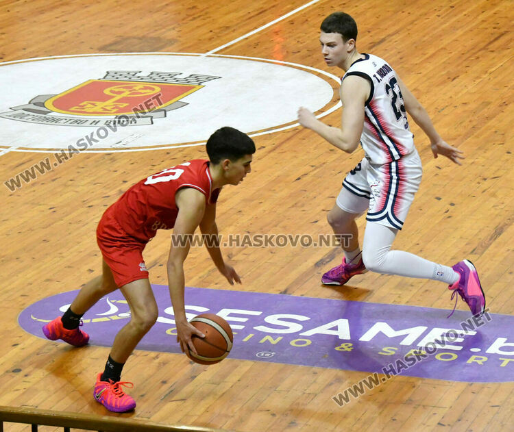 Баскетболният „Хасково Б” разби Делфин Бургас