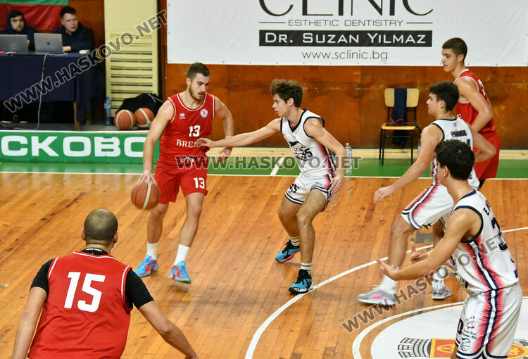 Баскетболният „Хасково Б” разби Делфин Бургас
