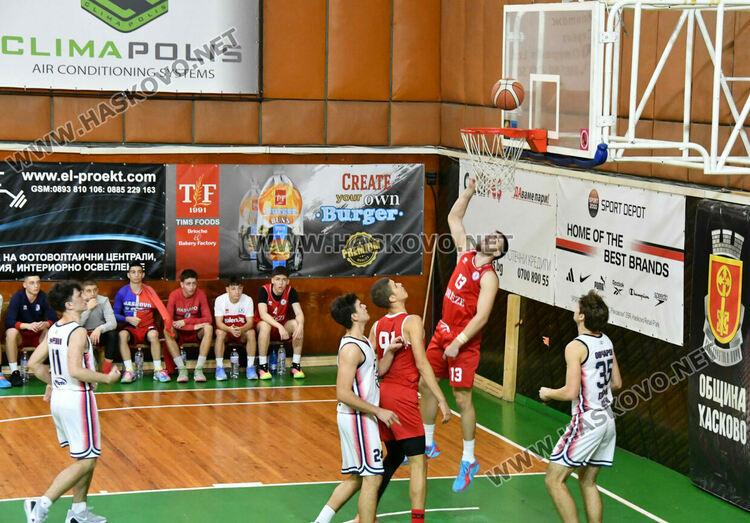 Баскетболният „Хасково Б” разби Делфин Бургас